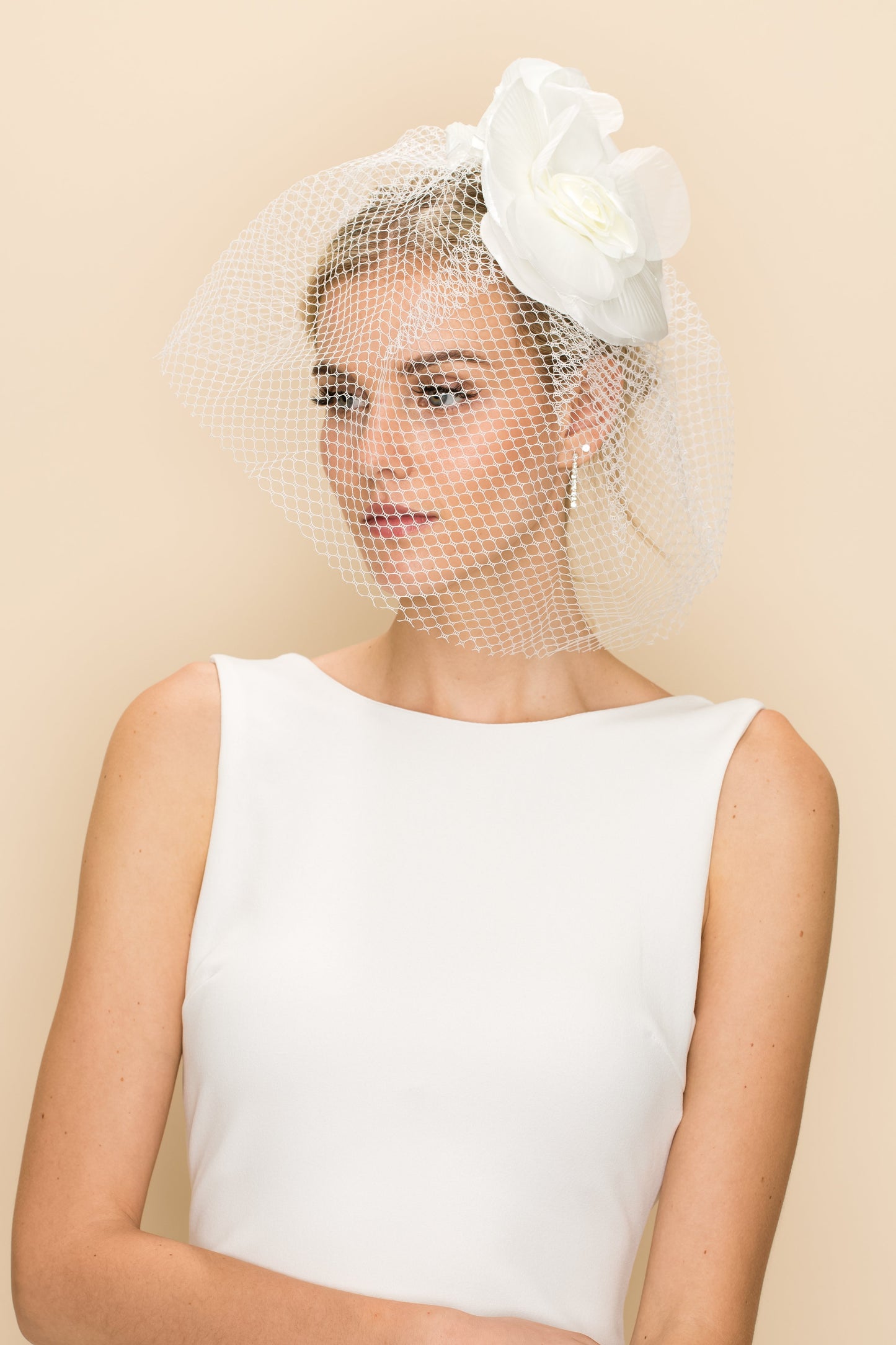 ROSE CENTERED FLOWER WITH LEAVES VEIL Wedding Sale