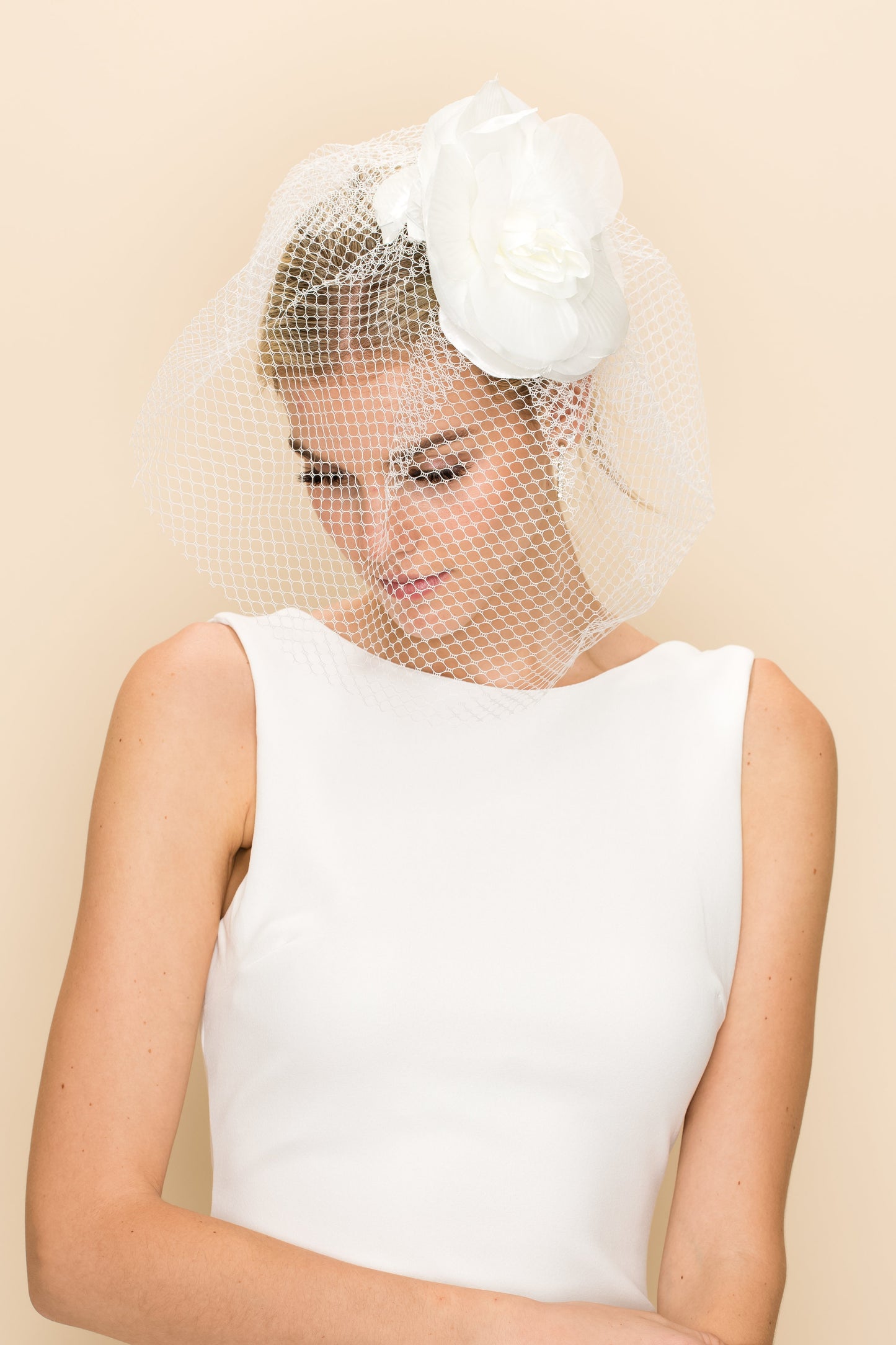 ROSE CENTERED FLOWER WITH LEAVES VEIL Wedding Sale